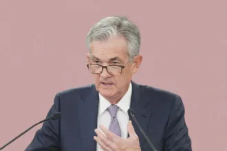 Did Powell’s hawkish speech trigger Bitcoin’s fall below $100K and $780M in liquidations?