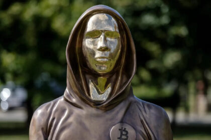 Intriguing Link Between Bitcoin Price and Satoshi Nakamoto’s Identity Revealed