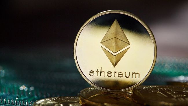 Is Ethereum Quietly Building Momentum for a Rally? Analysts Weigh In