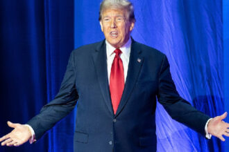 No, Trump Didn’t Unveil the Bitcoin Whitepaper in the Oval Office