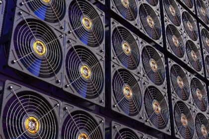 Applied Digital Tumbles 30% on Revenue Miss; Plans Selling Cloud Computing Unit