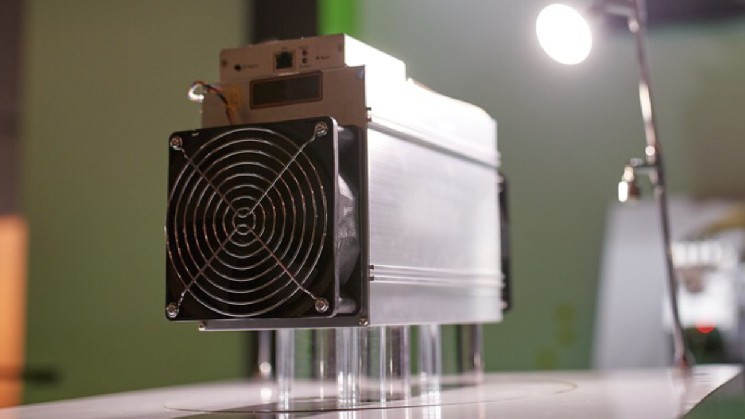Bitcoin Miners Sold Record Amount of BTC Ahead of May's Price Surge