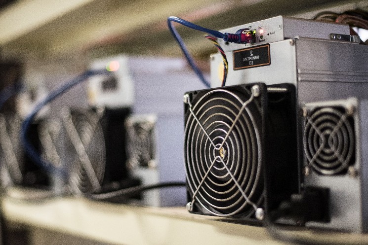 Hut 8 Doubles Bitcoin-Backed Loan With Coinbase to $130M, Locks in Lower Rate