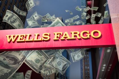 Wells Fargo US Dollar bills