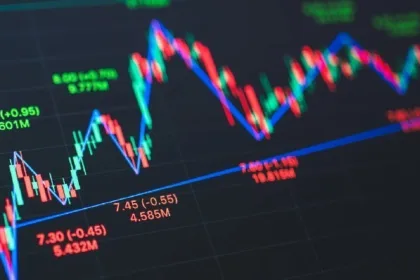 Bitcoin dives, rebounds, then tanks again as ETF flows collapse
