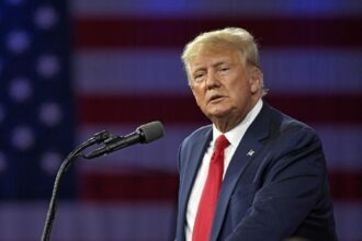 US President Donald Trump Makes Critical Statements About Tariffs and Federal Reserve Chair Jerome Powell