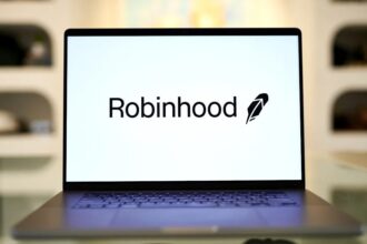 robinhood logo on screen