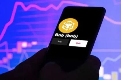 Logo de la moneda BNB en un smartphone.