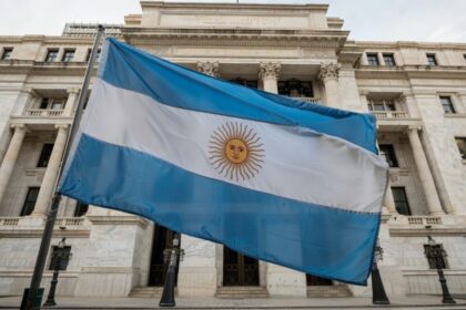 Argentina will adjust the dollar for inflation starting in January