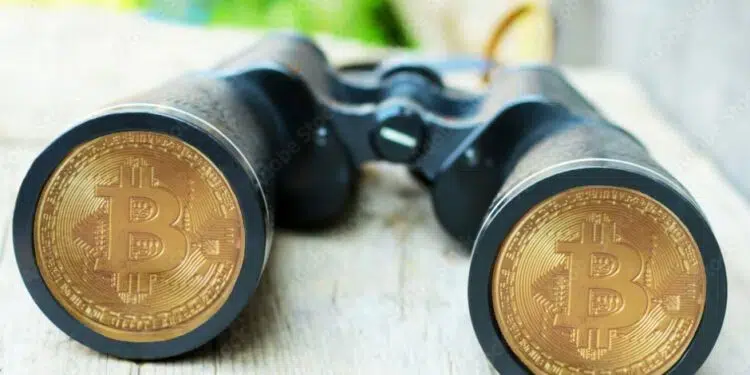 Largavistas con bitcoin estampados en sus visores.