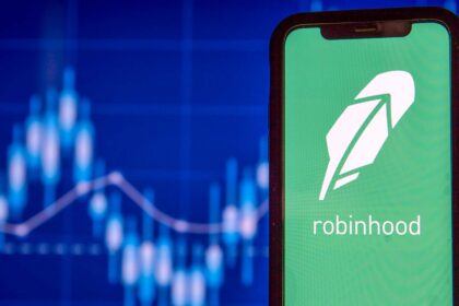 Data reveals that in the first quarter, cryptocurrency trading revenue dropped just by 1%. In Q1, Robinhood reported crypto trading revenue of $38 million, which should be compared to the overall trading revenue of $441 million across all of the company’s businesses. This indicates a year-over-year increase of 47.5%. An analysis of the company’s holdings reveals that the firm holds $11.5 billion worth of cryptocurrencies. This is 36% up from the company’s holdings in Q4, 2022.