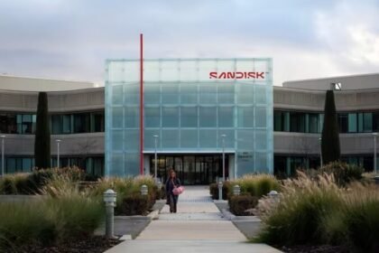 Goldman Sachs Backs SanDisk, While Mizuho Lowers Price Target After Earnings