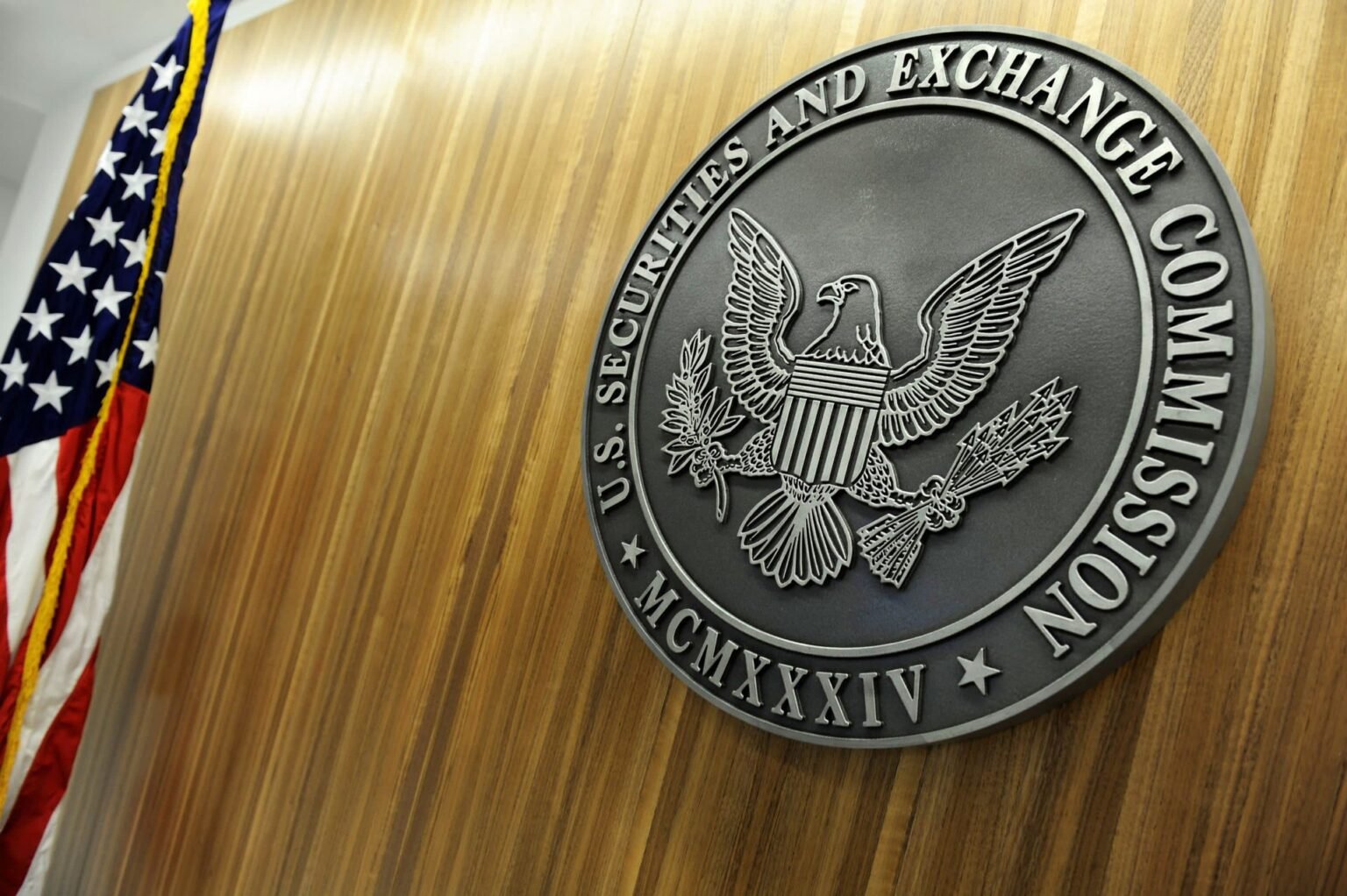 US Banks Address Crypto Stablecoin Risks and Market Volatility
