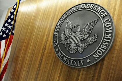 US Banks Address Crypto Stablecoin Risks and Market Volatility